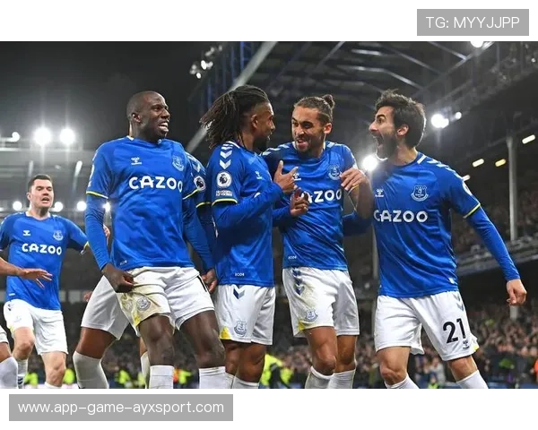 奥斯梅恩突破造险，那不勒斯主场奏凯